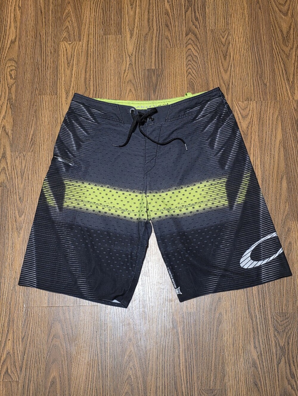 Oakley Gnarly Wave 21 Boardshorts Moto O-Stretch Swim Shorts Size 33 A13